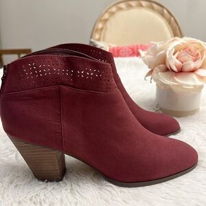 NEW Violet & Red Jackson laser cut ankle heel bootie women size 10